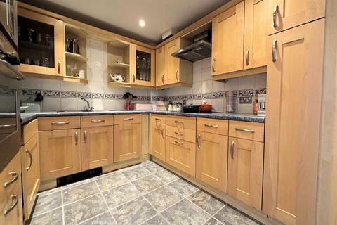 2 bedroom apartment for sale, Lock Approach, Portsmouth PO6