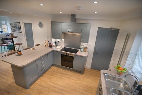 undefined, EN-SUITE ROOM TO SUIT PROFESSIONALS