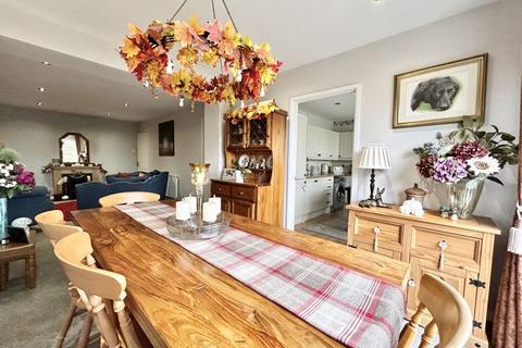 6 Chalton Heights, Chalton, Luton, LU4 9UF