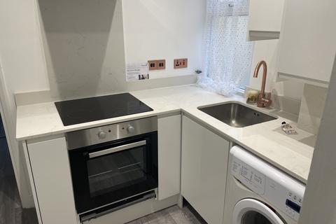 2 bedroom flat to rent, Waverley Road, London E17
