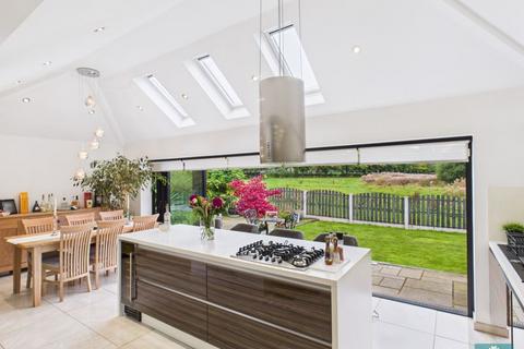 4 bedroom detached bungalow for sale, Brellafield Drive, Oldham OL2