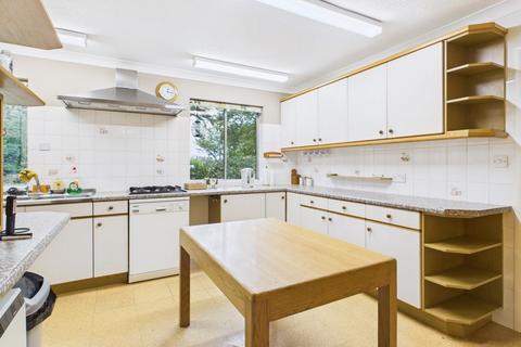 4 bedroom bungalow to rent, South Drive, Camborne