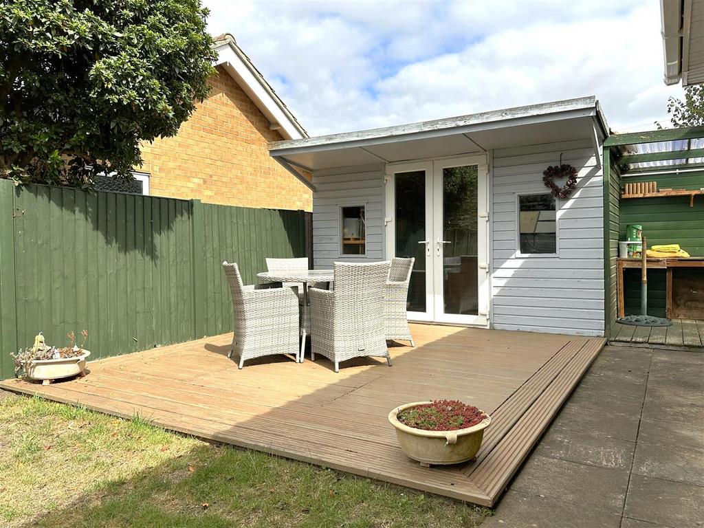 Summer House & Decked Seating Area 893