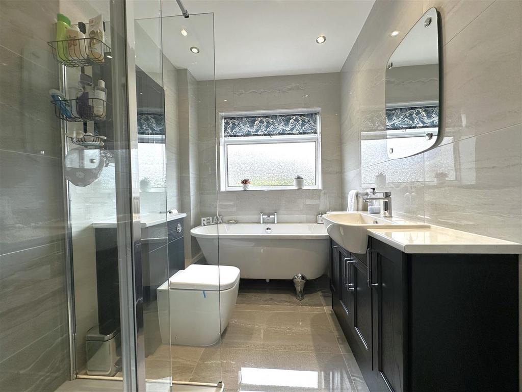 Stylish Four-Piece Bathroom 793