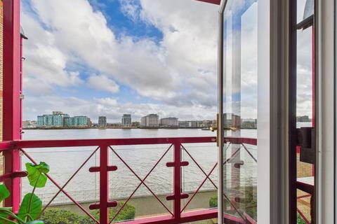 1 bedroom apartment for sale, Caledonian Wharf, London