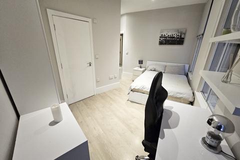 2 bedroom flat to rent, Finchley Road, London NW3