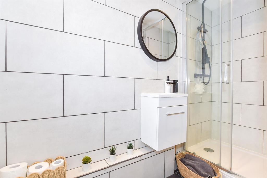 Annexe Shower Room