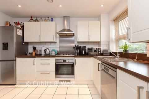 1 bedroom flat for sale, Croydon Road, Caterham, Surrey