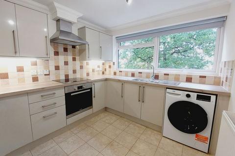 1 bedroom flat for sale, Epsom Road, Leatherhead KT22