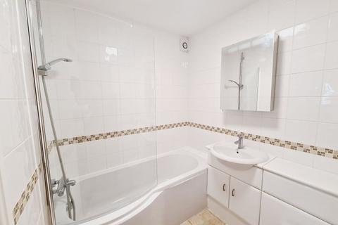 1 bedroom flat for sale, Epsom Road, Leatherhead KT22