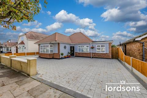 3 bedroom detached bungalow for sale, North Crescent, Southend on sea, Essex, SS2 6TJ