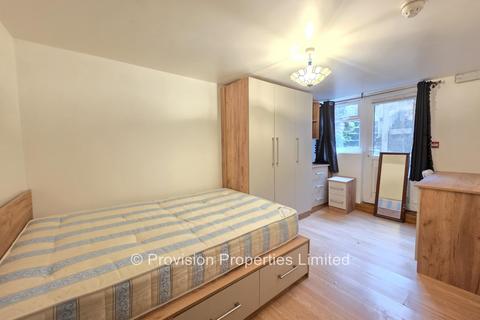 7 bedroom terraced house to rent, Manor Drive, Hyde Park LS6