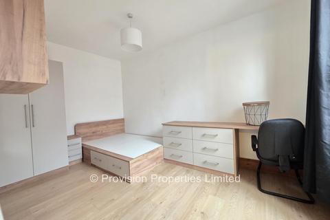 7 bedroom terraced house to rent, Manor Drive, Hyde Park LS6
