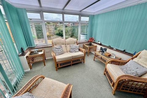 3 bedroom semi-detached house for sale, Salvington Close, Worthing, West Sussex, BN13 2JT
