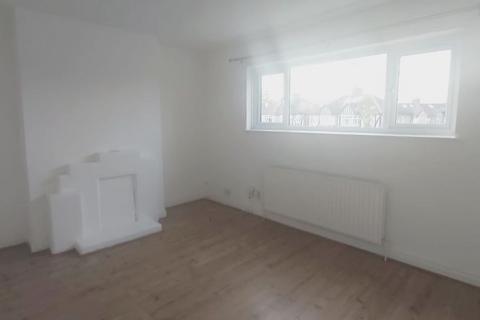 3 bedroom maisonette to rent, Morden Court, Morden