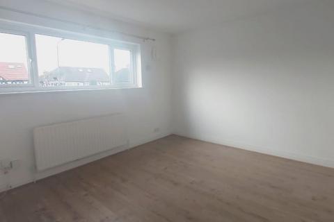 3 bedroom maisonette to rent, Morden Court, Morden