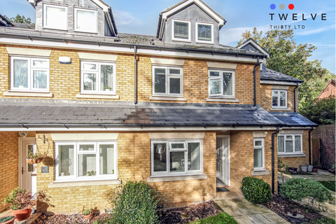 undefined, Private Room to Rent at Kings Road | Bills Included | 10 Mins to Norwood Junction (5)