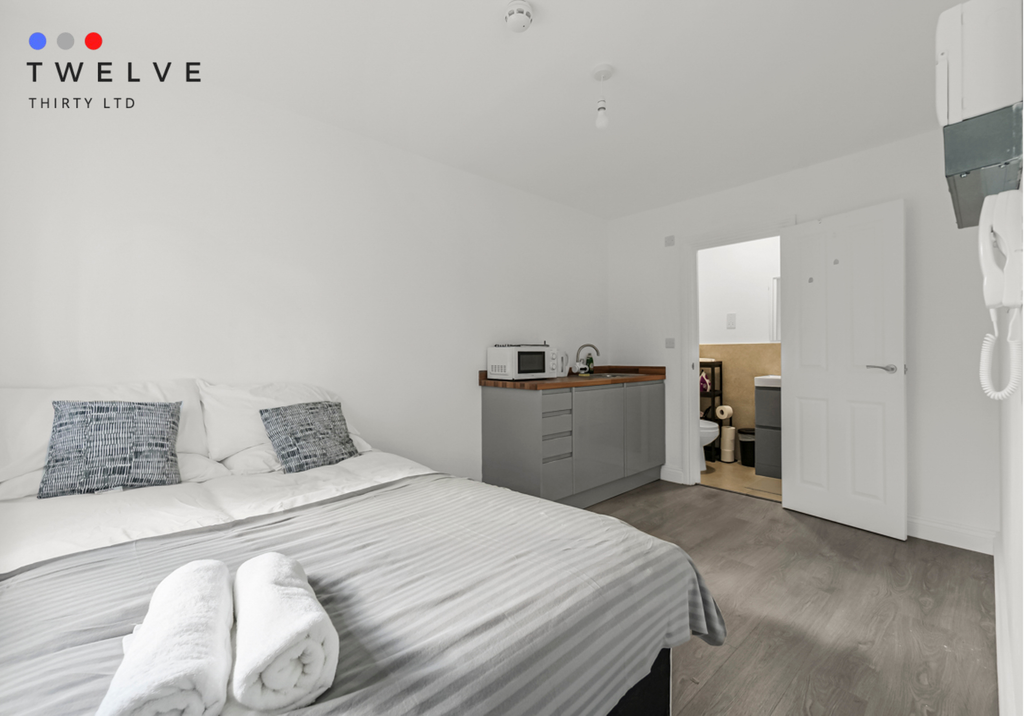 Bed x Kitchenette