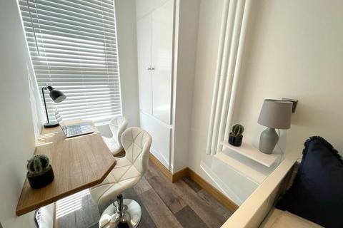 undefined, Lincoln LN5