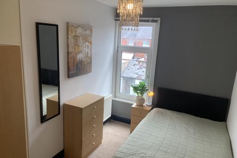 undefined, Lincoln LN5