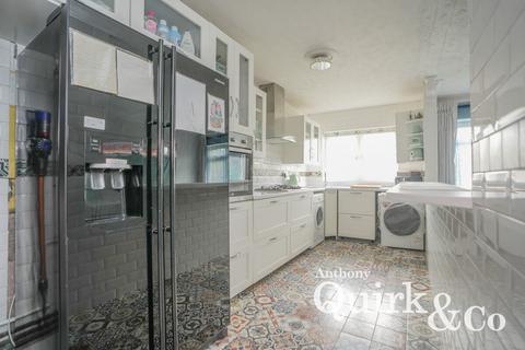 2 bedroom detached bungalow for sale, Tantelen Avenue, Canvey Island, SS8