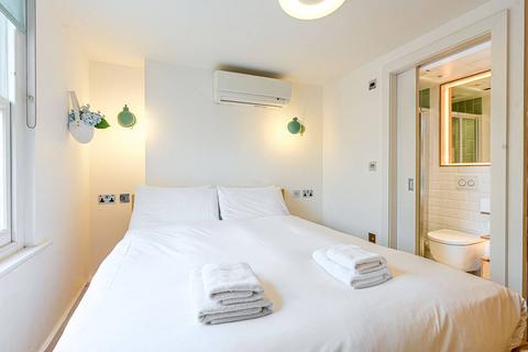Studio to rent, Philbeach Gardens, Earls Court, London, SW5