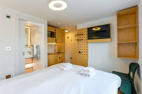Studio to rent, Philbeach Gardens, Earls Court, London, SW5