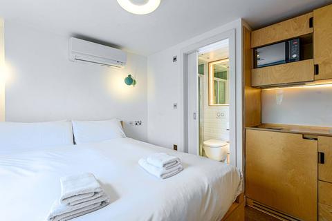 Studio to rent, Philbeach Gardens, Earls Court, London, SW5