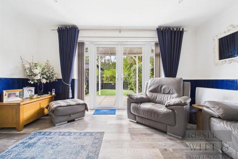 4 bedroom semi-detached house for sale, Celandine Drive, St. Leonards-On-Sea