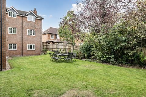 3 bedroom flat for sale, Warwick Road, Solihull, West Midlands, B91