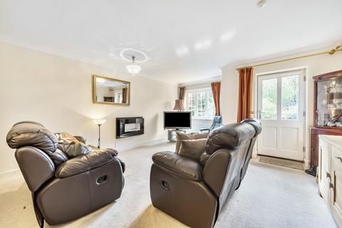 3 bedroom flat for sale, Warwick Road, Solihull, West Midlands, B91