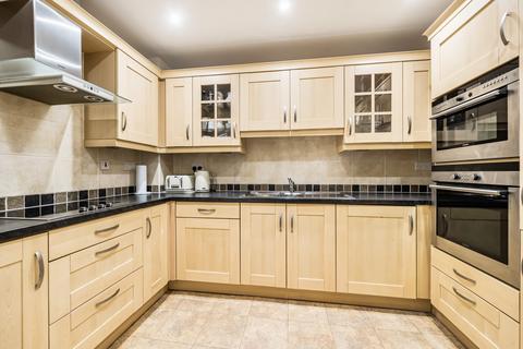 3 bedroom flat for sale, Warwick Road, Solihull, West Midlands, B91