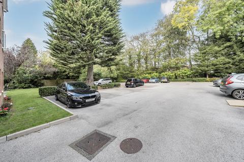 3 bedroom flat for sale, Warwick Road, Solihull, West Midlands, B91