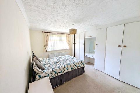 3 bedroom bungalow for sale, Newstead Avenue, Whitehouse Farm, Stockton-on-Tees, Durham, TS19 0TB