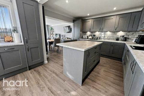 undefined, Lutton PE12