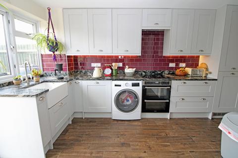 undefined, Poultons Close, Overton RG25