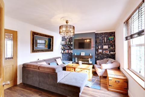 3 bedroom terraced house for sale, Hall Road, Aveley RM15