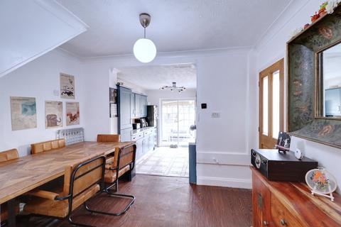 3 bedroom terraced house for sale, Hall Road, Aveley RM15