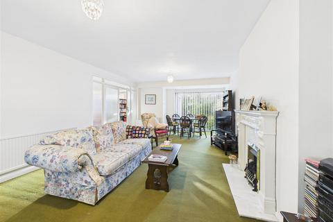 4 bedroom detached house for sale, Davenport Avenue, Hessle