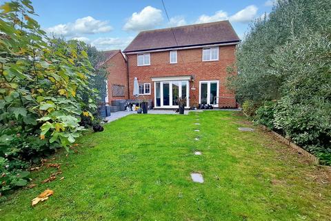 3 Challen Vale, Littlehampton, BN17 7BZ