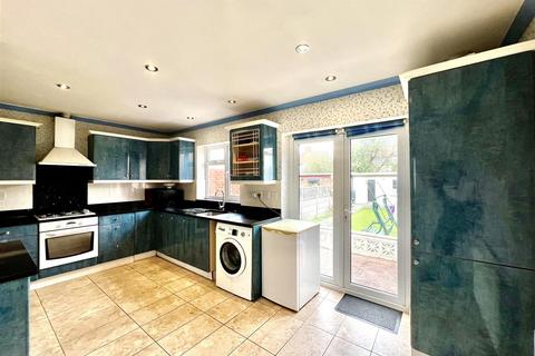 3 bedroom terraced house for sale, Sunnycroft Road, Southall UB1