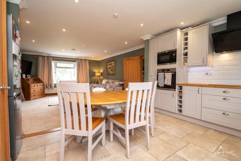 3 bedroom detached bungalow for sale, Main Road, Chillerton