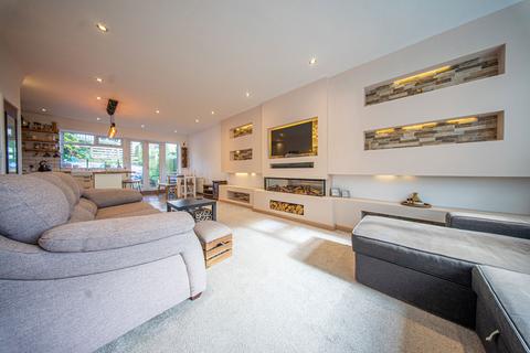 3 bedroom semi-detached house for sale, Wold Close, Bradford BD13