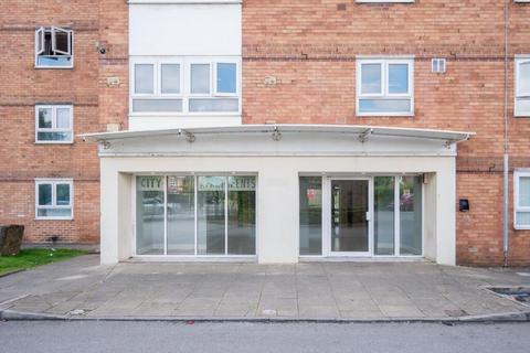 2 bedroom flat to rent, Highclere Avenue, Salford, M7