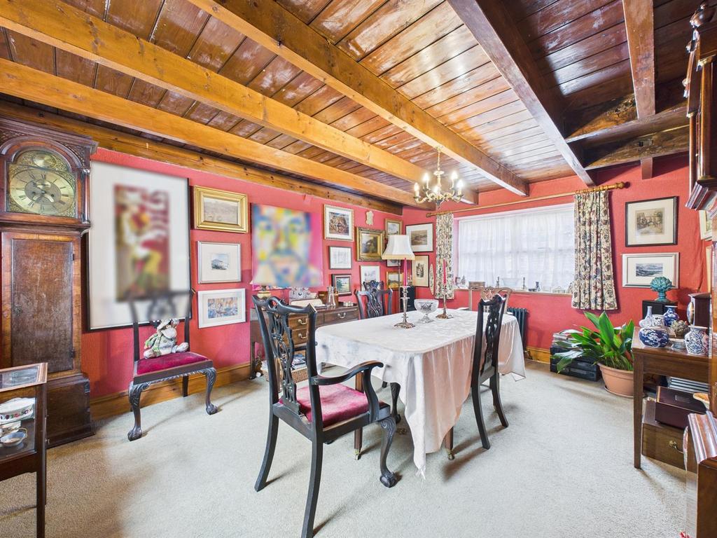 Dining room: