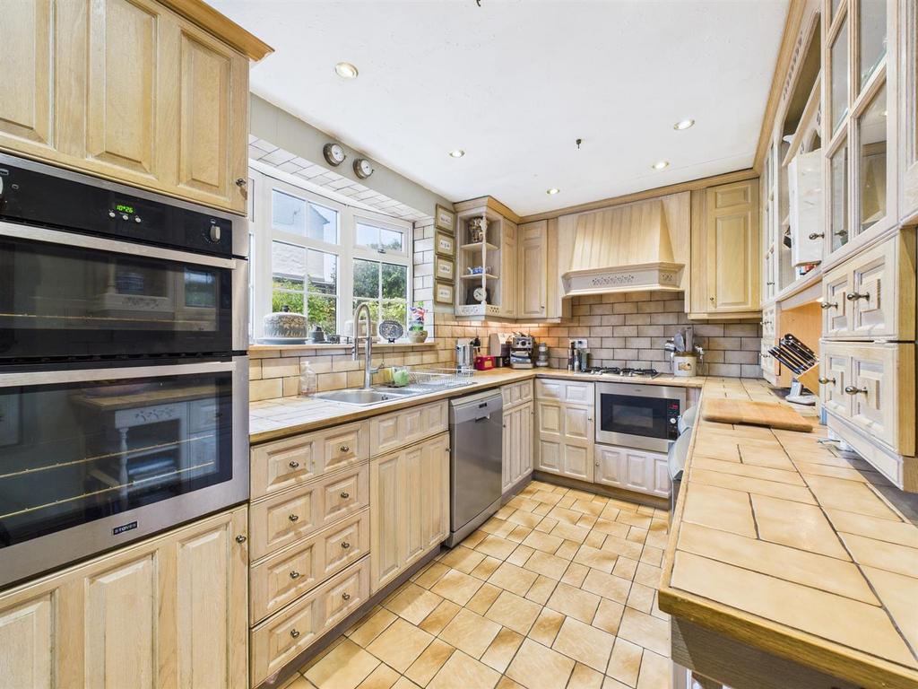 Kitchen: