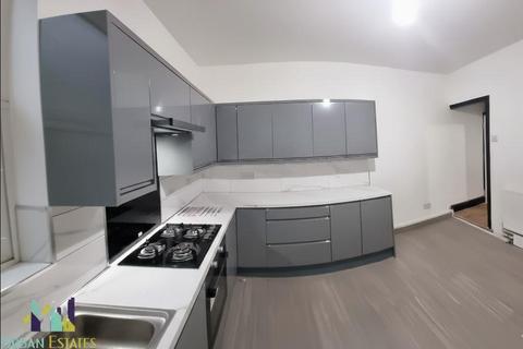 3 bedroom terraced house to rent, Shirley Road, Manchester M8