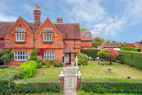 2 bedroom cottage for sale, Oakley Green Road, Windsor