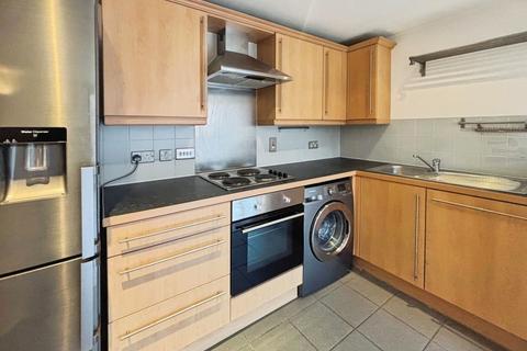 2 bedroom flat to rent, City Walk, Leeds, West Yorkshire, LS11
