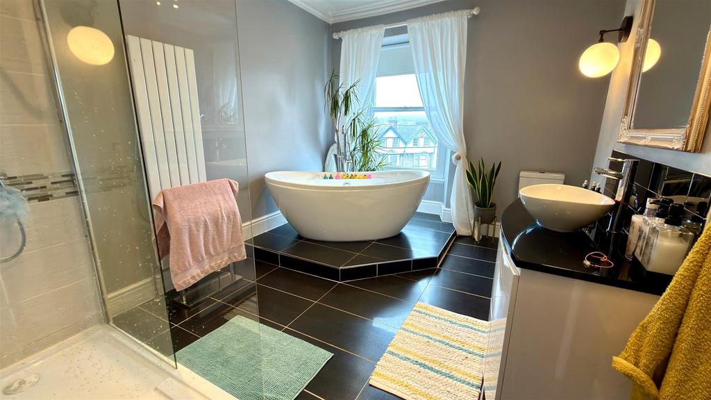 4 piece bathroom